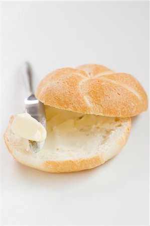 spread - Buttered bread roll with knife Stock Photo - Premium Royalty-Free, Code: 659-03529560