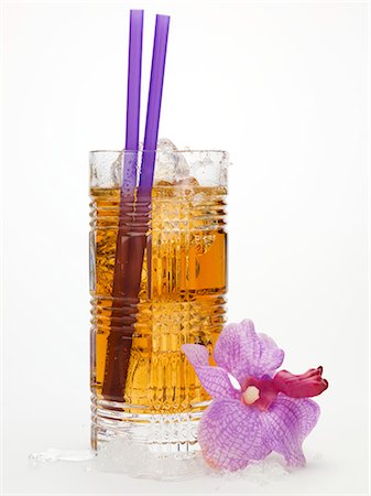 rum - Rum drink with ice cubes and straws, orchid beside it Stock Photo - Premium Royalty-Free, Code: 659-03529597