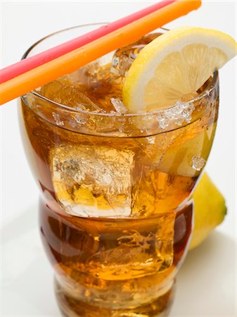 simsearch:659-08904222,k - Rum drink with ice cubes and lemon Stock Photo - Premium Royalty-Free, Code: 659-03529603