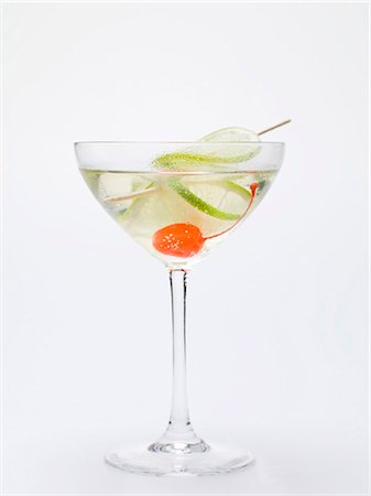 simsearch:659-07599134,k - Drink with cocktail cherry and lime Foto de stock - Sin royalties Premium, Código: 659-03529645