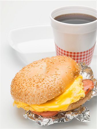 sesame bagel - Sesame bagel with scrambled egg, cheese & ham, cup of coffee Stock Photo - Premium Royalty-Free, Code: 659-03529726