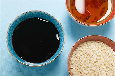sésame - Asian sauces and sesame seeds in small bowls Stock Photo - Premium Royalty-Free, Code: 659-03529879