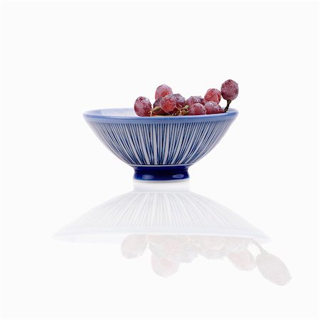 Red grapes in striped dish Stock Photo - Premium Royalty-Free, Code: 659-03529872