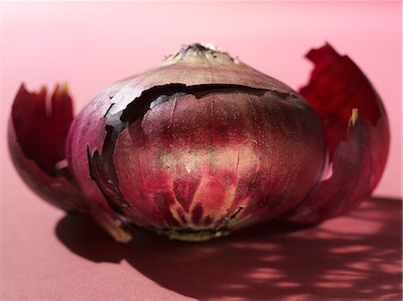 red onion - Red onion Stock Photo - Premium Royalty-Free, Code: 659-03529894