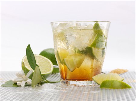 simsearch:659-03532499,k - Caipirinha Foto de stock - Sin royalties Premium, Código: 659-03529902