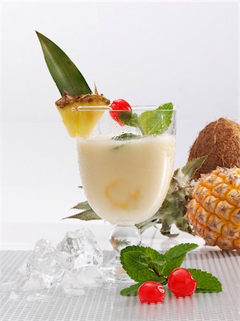 pina colada - Piña Colada Photographie de stock - Premium Libres de Droits, Code: 659-03529915