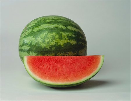 Watermelon Wedge with Whole Watermelon Foto de stock - Sin royalties Premium, Código: 659-03520786