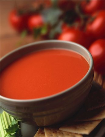 A bowl of tomato soup Foto de stock - Sin royalties Premium, Código: 659-03520938