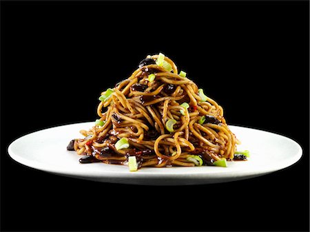 schwarze bohne - Asiatisches Nudelgericht mit schwarzen Bohnen Stockbilder - Premium RF Lizenzfrei, Bildnummer: 659-03520975
