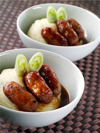 pomme de terre hachées - Deux bols de Bangers et Mash Photographie de stock - Premium Libres de Droits, Code: 659-03521018