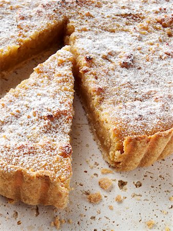 Sliced Treacle Tart Dusted with Powdered Sugar Stock Photo - Premium Royalty-Free, Code: 659-03521012