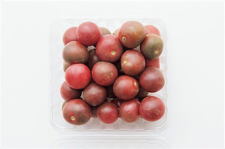 Black cherry tomatoes in a plastic punnet Stock Photo - Premium Royalty-Free, Code: 659-03521036