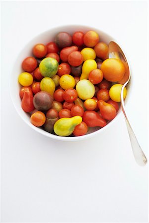 simsearch:659-03530571,k - Various types of tomatoes in a bowl Foto de stock - Sin royalties Premium, Código: 659-03521041