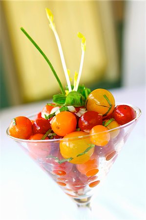 Tomato Salad with Maui Onions, Olive Oil and Basil-Honey Vinaigrette Stock Photo - Premium Royalty-Free, Code: 659-03521316
