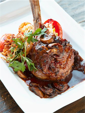 simsearch:659-01844569,k - Braised Lamb with Mushroom Wine Reduction Foto de stock - Sin royalties Premium, Código: 659-03521377