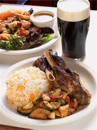 Lamb with Roasted Vegetables and Somali Rice; Guinness Foto de stock - Sin royalties Premium, Código: 659-03521378