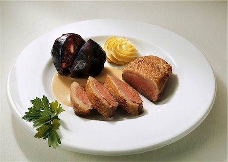 duck recipe - Duck breast with red cabbage dumpling Foto de stock - Sin royalties Premium, Código: 659-03521563