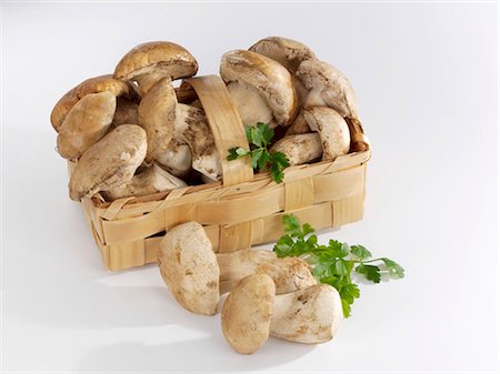 Ceps in a basket Stock Photo - Premium Royalty-Free, Code: 659-03521901