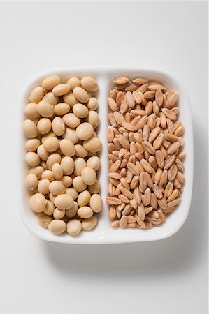 pulse (legume) - Soya beans and spelt Stock Photo - Premium Royalty-Free, Code: 659-03522037
