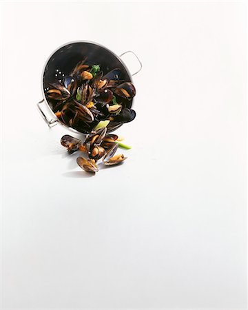 shell fish - Moules cuites dans une passoire Photographie de stock - Premium Libres de Droits, Code: 659-03522129