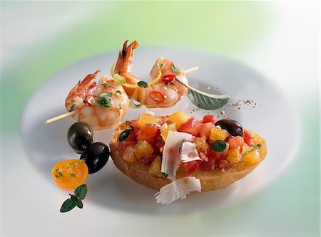 Bruschetta and skewered prawns Stock Photo - Premium Royalty-Free, Code: 659-03522149