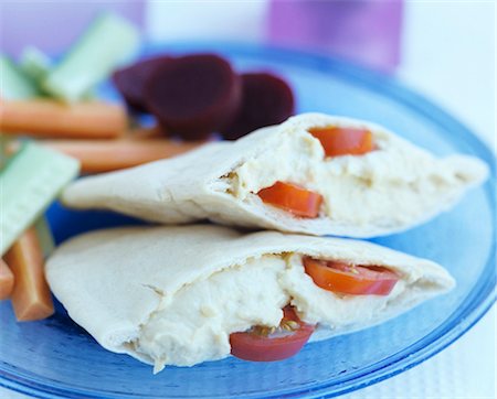 simsearch:659-07069815,k - Pita bread filled with hummus and tomato Stock Photo - Premium Royalty-Free, Code: 659-03522356