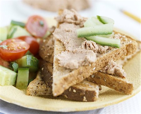 Liver p‚tÈ on toast triangles Stock Photo - Premium Royalty-Free, Code: 659-03522371