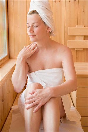skin and fit - Woman sitting in a sauna Stock Photo - Premium Royalty-Free, Code: 659-03522524