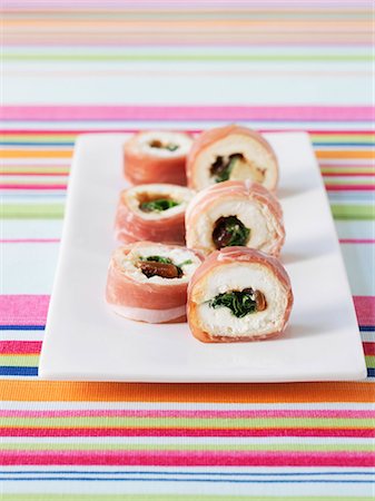 queso de cabra - Ham-wrapped fresh goat's cheese with fig, Sushi style Foto de stock - Sin royalties Premium, Código: 659-03522635