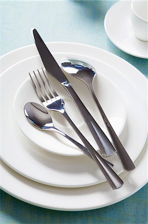 flatware - White plates and cutlery Foto de stock - Sin royalties Premium, Código: 659-03522714