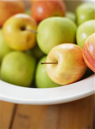 Apples in a bowl (close-up) Foto de stock - Sin royalties Premium, Código: 659-03522736