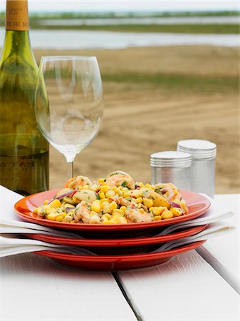 Zuckermais und Garnelen Salat mit Weißwein Stockbilder - Premium RF Lizenzfrei, Bildnummer: 659-03522769