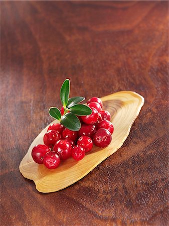 Cranberries with leaves Foto de stock - Sin royalties Premium, Código: 659-03522862