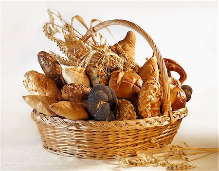 Assorted bread rolls, breads & cereal ears in bread basket Stock Photo - Premium Royalty-Free, Code: 659-03522875