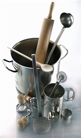 Various utensils for making pasta dishes Fotografie stock - Premium Royalty-Free, Codice: 659-03522889