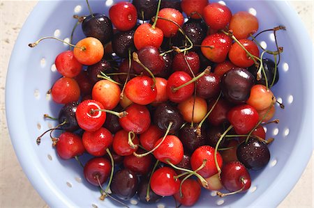 Sweet cherries in a colander Stock Photo - Premium Royalty-Free, Code: 659-03522939