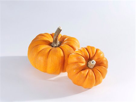 simsearch:659-08895351,k - Two orange pumpkins Foto de stock - Sin royalties Premium, Código: 659-03522930