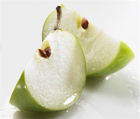 Two wedges of green apple Foto de stock - Sin royalties Premium, Código: 659-03523003