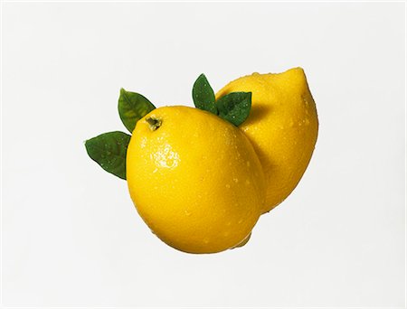 Two lemons with leaves Fotografie stock - Premium Royalty-Free, Codice: 659-03523065