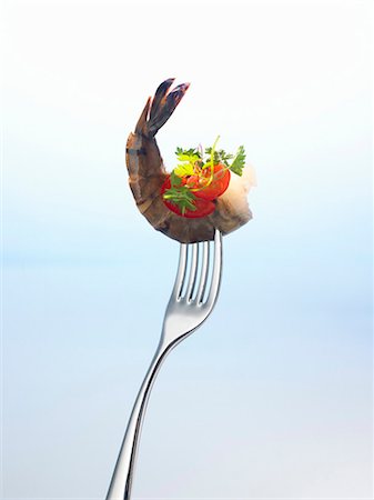 simsearch:659-01845188,k - Prawn with parsley and tomato on a fork Stock Photo - Premium Royalty-Free, Code: 659-03523105