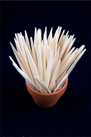 Spanish toothpicks in a terracotta pot Stock Photo - Premium Royalty-Free, Code: 659-03523146