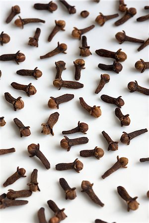 Cloves on white background Foto de stock - Sin royalties Premium, Código: 659-03523150