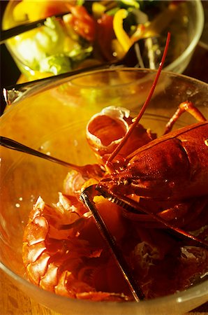 simsearch:659-06153313,k - Coquilles vides de homard dans un bol Photographie de stock - Premium Libres de Droits, Code: 659-03523237