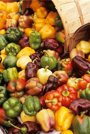 simsearch:659-01861573,k - Large Variety of Bell Peppers Foto de stock - Sin royalties Premium, Código: 659-03523253