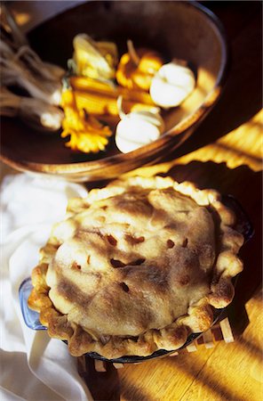 fruit cake top view - Whole Apple Pie Cooling on Wooden Rack Stock Photo - Premium Royalty-Free, Code: 659-03523281