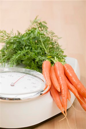 Carrots on bathroom scales Stock Photo - Premium Royalty-Free, Code: 659-03523370