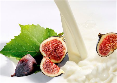 Milk and fresh figs Stock Photo - Premium Royalty-Free, Code: 659-03523453