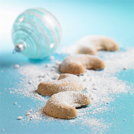 Vanilla crescents for Christmas Stock Photo - Premium Royalty-Free, Code: 659-03523512