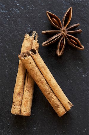 Cinnamon stick and star anise Foto de stock - Sin royalties Premium, Código: 659-03523631