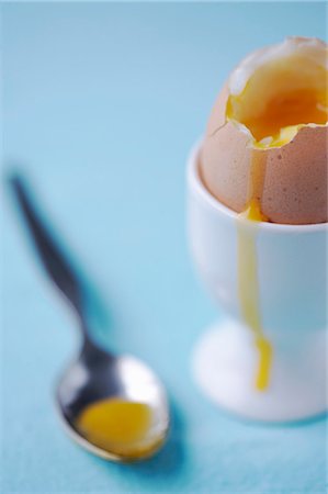 Soft-boiled egg in an eggcup with spoon Stock Photo - Premium Royalty-Free, Code: 659-03523640